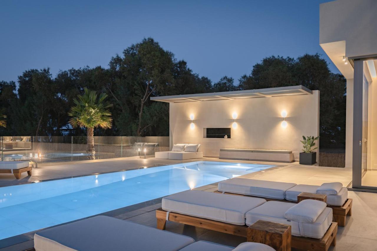 Artemis Seafront Villa, An Evanescence Sea Retreat, By Thinkvilla Tavronitis Exteriér fotografie